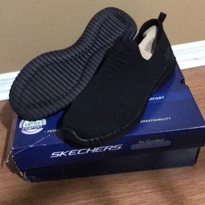 Sketchers light weight slip on